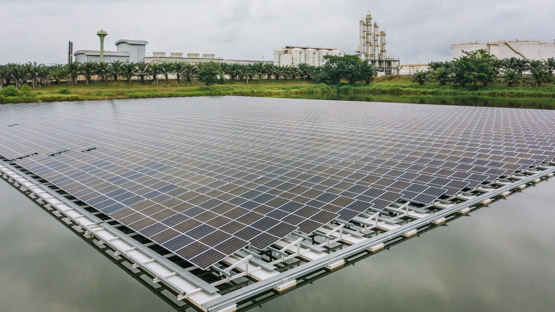 aerial overview of Baywa floating solar panels