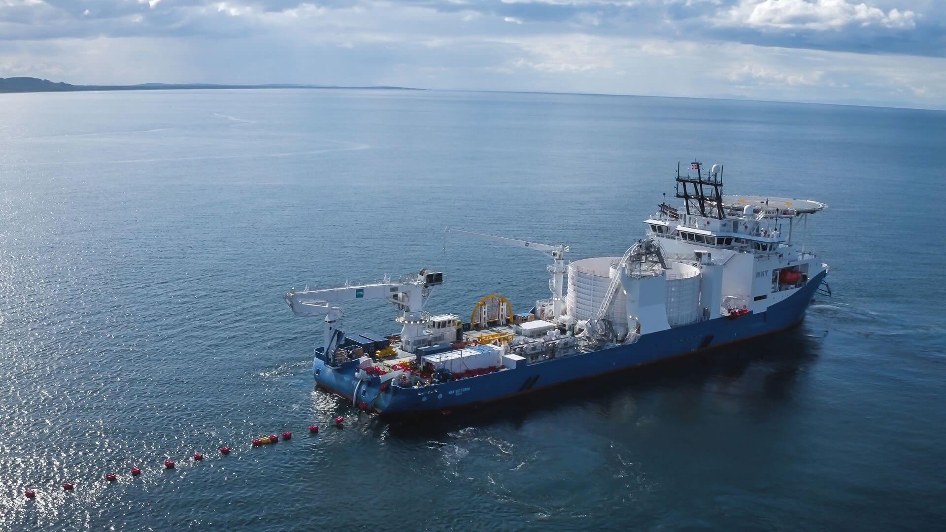 pipelay vessel at sea laying cable